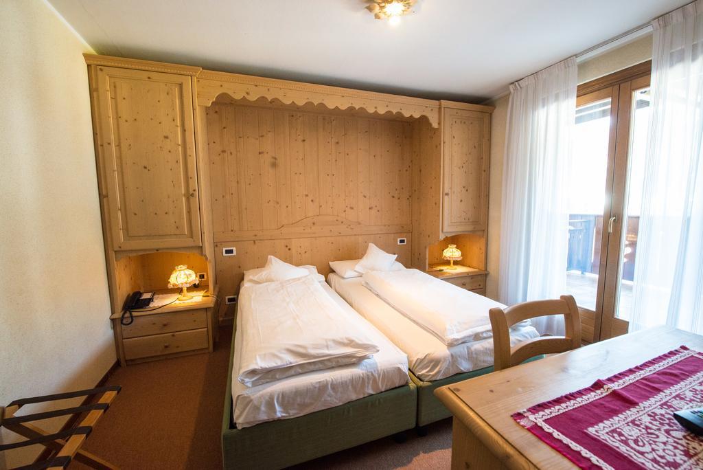 Hotel Garni Norma Madonna Værelse billede